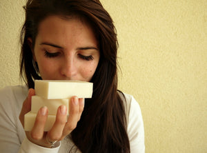 prírodné bambucké jemné mydlo pre citlivú pokožku, z bambuckého masla, portrét, prírodná kozmetika